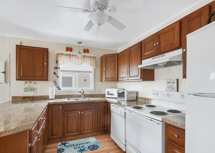 Waterfront 3-bedroom, 2-bathroom In North Ocean Perfect For Families Ferienhaus