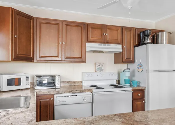 Waterfront 3-bedroom, 2-bathroom In North Ocean Perfect For Families