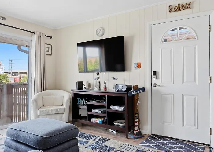Waterfront 3-bedroom, 2-bathroom In North Ocean Perfect For Families Ferienhaus