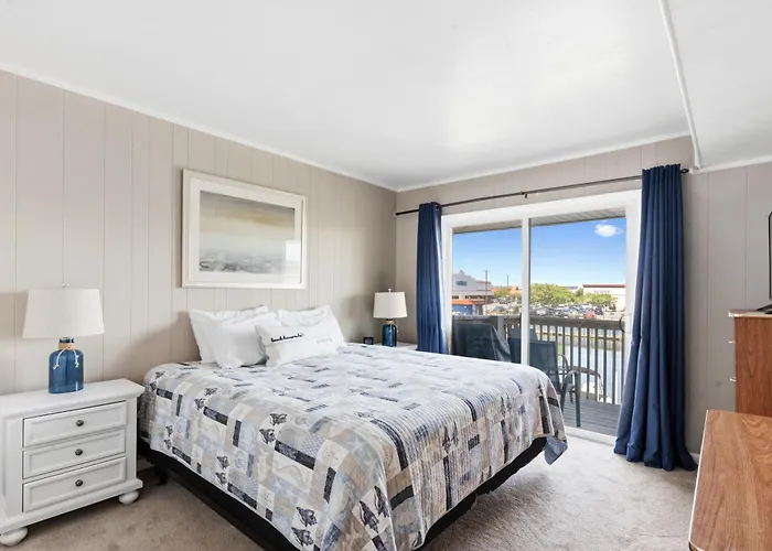 Waterfront 3-bedroom, 2-bathroom In North Ocean Perfect For Families