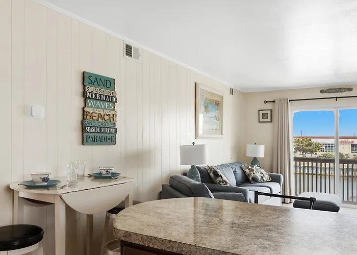 Waterfront 3-bedroom, 2-bathroom In North Ocean Perfect For Families Ferienhaus Ocean Stadt