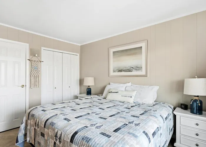 Waterfront 3-bedroom, 2-bathroom In North Ocean Perfect For Families Ferienhaus *