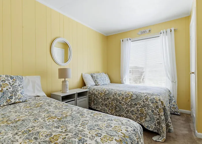Waterfront 3-bedroom, 2-bathroom In North Ocean Perfect For Families Ferienhaus