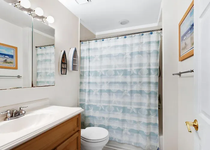 Waterfront 3-bedroom, 2-bathroom In North Ocean Perfect For Families Ferienhaus