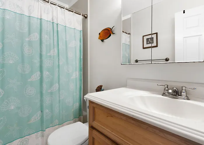 Waterfront 3-bedroom, 2-bathroom In North Ocean Perfect For Families Ferienhaus *